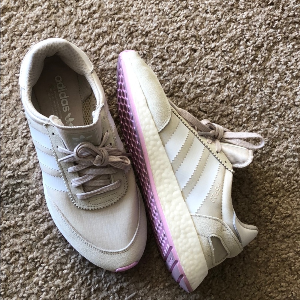 Adidas iniki